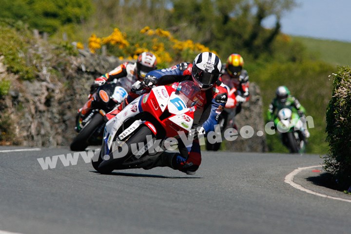 Michael Dunlop leads Supersport TT 2013 - click to enlarge