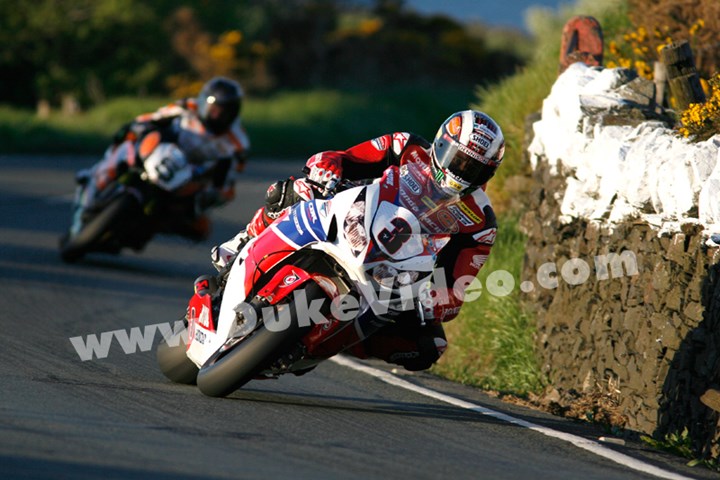 John McGuinness leads Bruce Anstey TT 2013 - click to enlarge