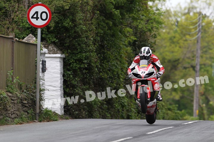 William Dunlop TT 2013 Superbike - click to enlarge