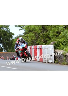 TT 2014 Michael Dunlop wheelies over bridge
