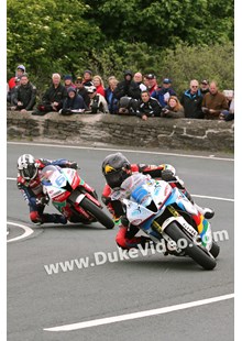 TT 2014 Bruce Anstey followed by Michael Dunlop, Gooseneck
