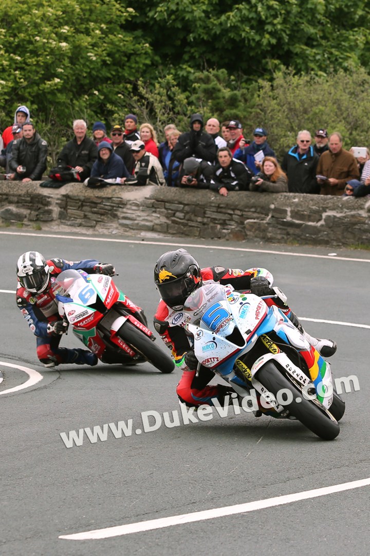 TT 2014 Bruce Anstey followed by Michael Dunlop, Gooseneck - click to enlarge