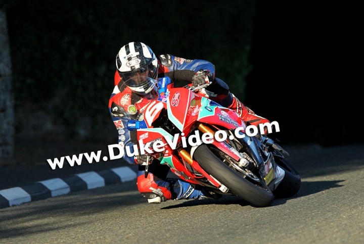 Michael Dunlop (Hawk/ MD Racing BMW), Isle of Man TT 2014 - click to enlarge