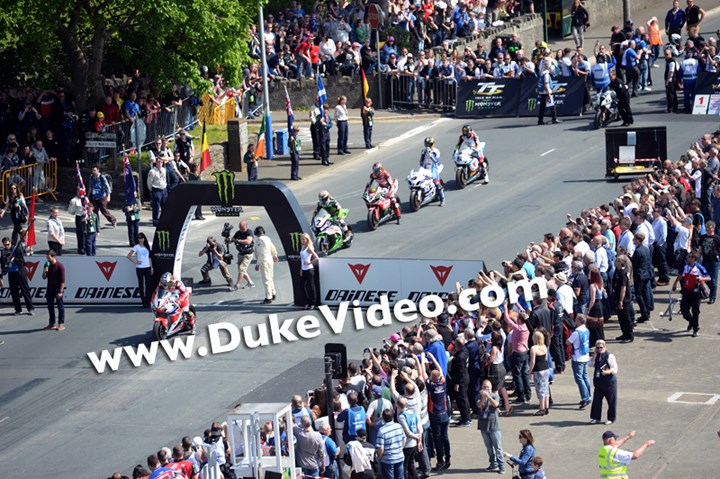 John McGuinness Superbike TT,  Isle of Man 2014 - click to enlarge