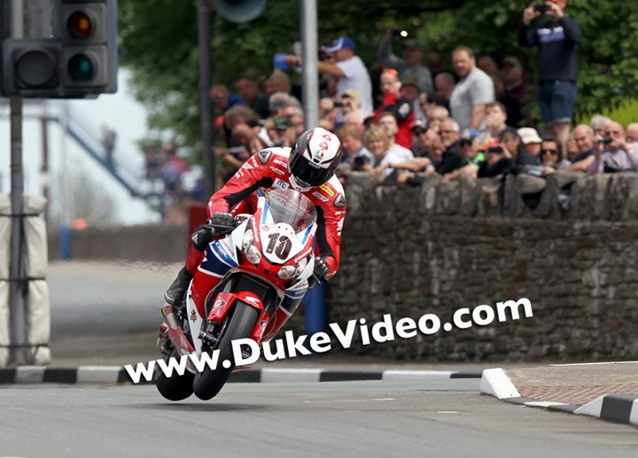 Conor Cummins (Honda), Isle of Man TT 2014 - click to enlarge