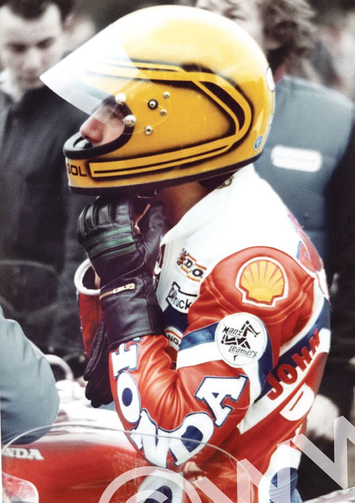 Joey Dunlop Cadwell Park 1981 Start - click to enlarge