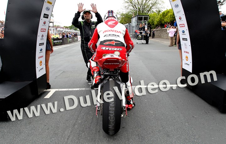 John McGuinness Senior Start TT 2015 - click to enlarge