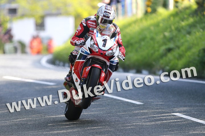 John McGuinness Barregarrow TT 2015 - click to enlarge