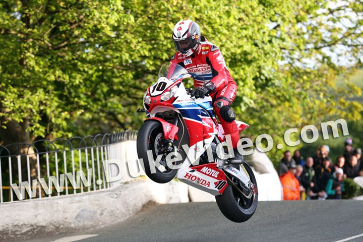 Conor Cummins Ballaugh Bridge TT 2015 Print - click to enlarge