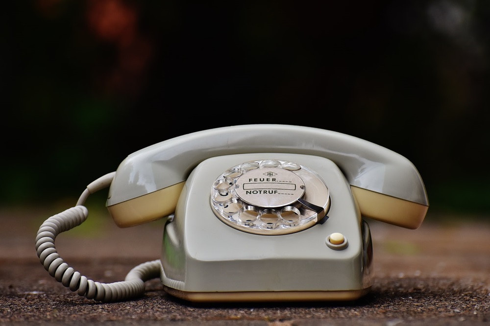 Antique telephone: Credit: Pixabay